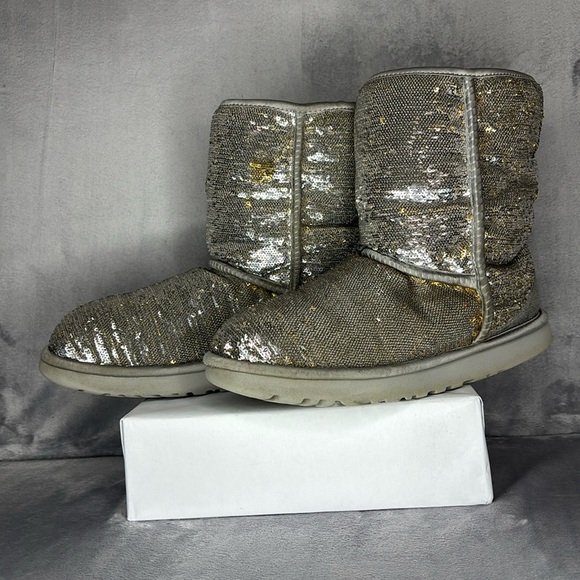🔥🔥🔥UGG Sequins Sequin Embellishments Boots
Women's Size: 8🔥🔥🔥 - Picture 2 of 12